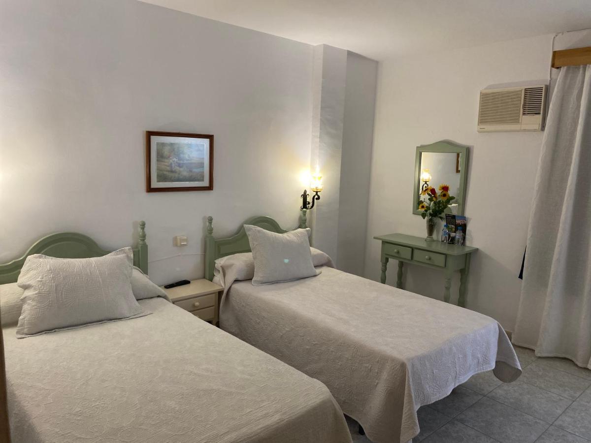 Hotel Meson Fuente Del Pino Ольвера Екстер'єр фото